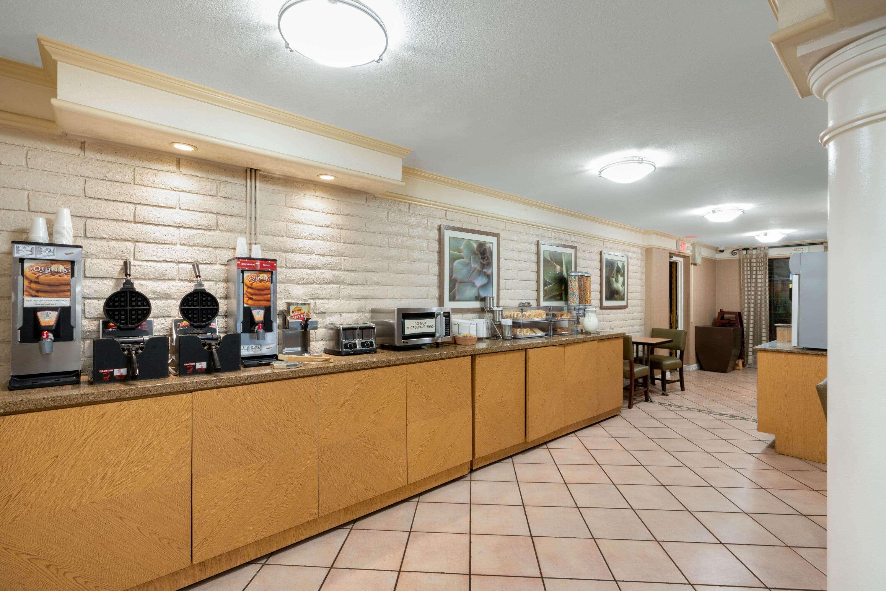 La Quinta Inn By Wyndham Phoenix Sky Harbor Airport Темпе Экстерьер фото