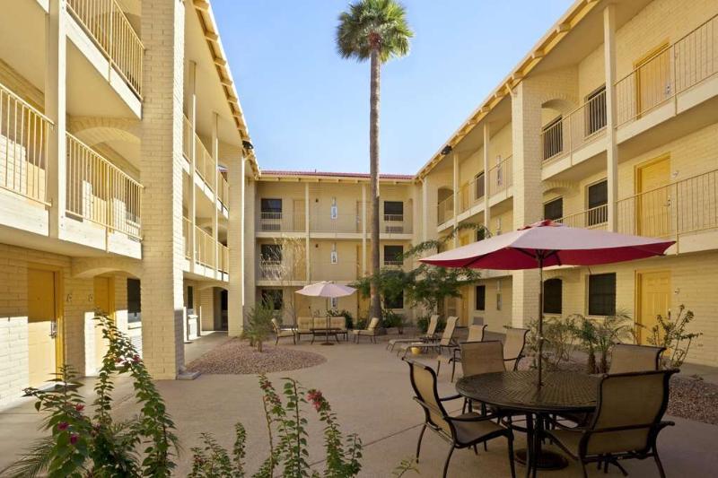 La Quinta Inn By Wyndham Phoenix Sky Harbor Airport Темпе Экстерьер фото